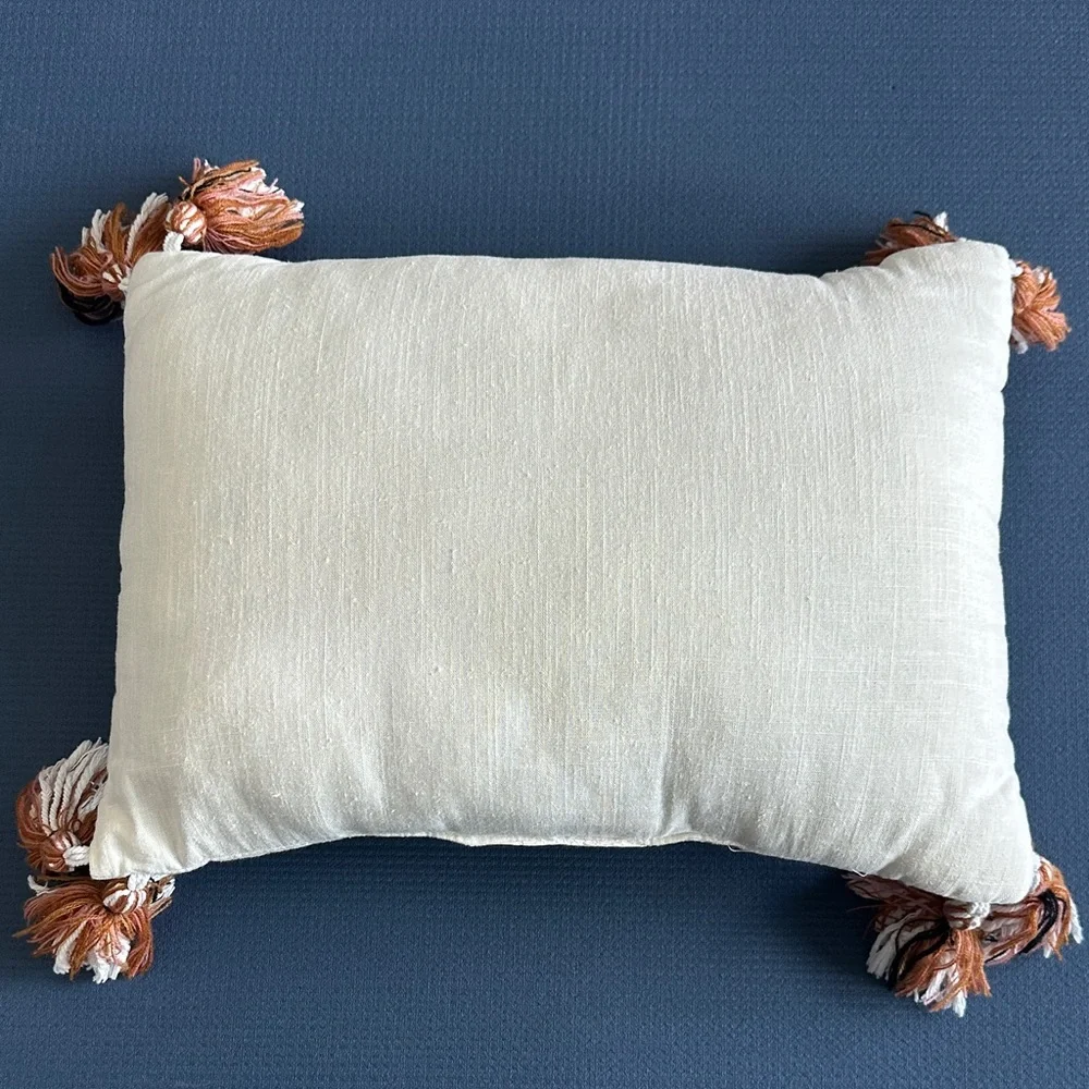 Accent pillow - Picture 6 of 6